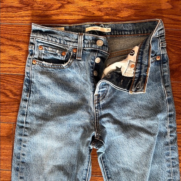 Levi's Women's Wedgie Blue Jeans - Picture 3 of 8